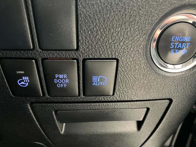 対向車がいないとき、見通しの悪い道路は暗くて怖いですよね。。。こちらのクルマはオートマチックハイビーム搭載です！対向車の有無で自動でハイ・ロウビームに切り替えます。