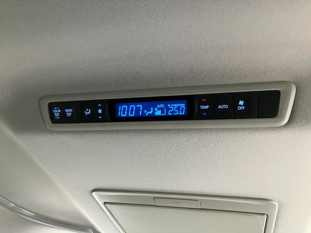 リヤオートエアコンで後部座席も温度や風量の調節ができ、快適なドライブができます。