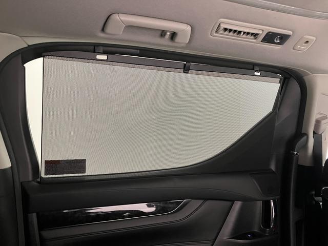 サンシェードが装備されています。日差しの眩しい時、お休みになりたい時などにうれしい装備ですね。