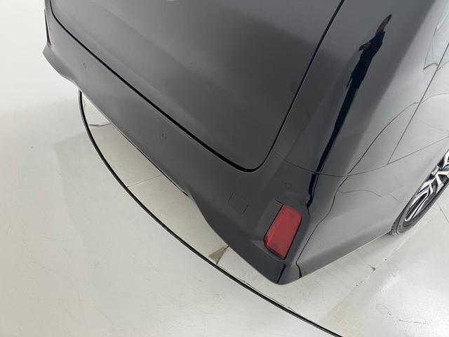 ＩＣＳです。目の前の壁との衝突を避ける事を最優先に、ドライバーがアクセルを踏んでもブレーキを自動でかける安全装備です。