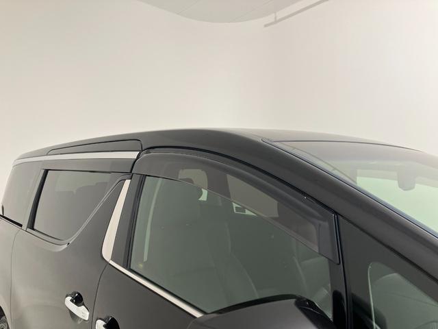 ドアバイザーも付いています。雨の日に少し窓を開けても、雨水が入りにくく、喫煙する方などにも強い味方です。