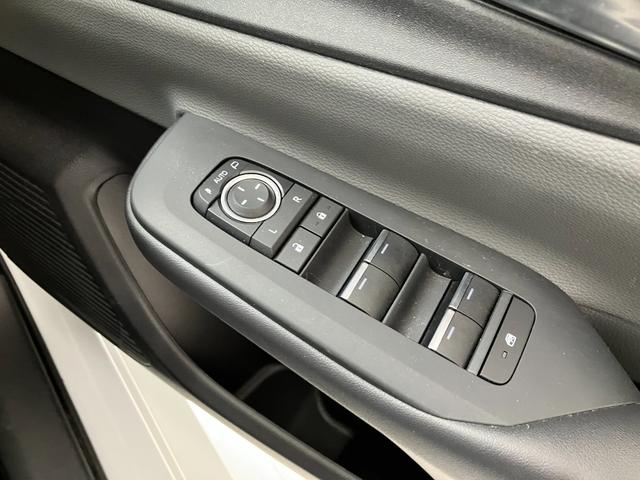 プリウス Z トヨタセーフティセンス レーダークルコン ブラインドスポットモニター 全周囲モニター ディスプレイオーディオナビ ETC2.0 シートエアコン ステアリングヒーター デジタルインナーミラー(17枚目)