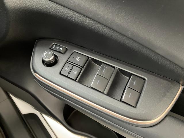 クラウンクロスオーバー Ｇアドバンスド　４ＷＤ　トヨタセーフティセンス　ヘッドアップディスプレイ　レーダークルコン　ブラインドスポットモニター　全周囲モニター　ディスプレイオーディオ　純正ドラレコ　ＥＴＣ２．０　パワーバックドア（15枚目）