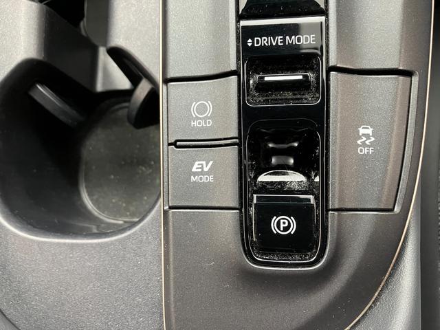 クラウンクロスオーバー Ｇアドバンスド　４ＷＤ　トヨタセーフティセンス　ヘッドアップディスプレイ　レーダークルコン　ブラインドスポットモニター　全周囲モニター　ディスプレイオーディオ　純正ドラレコ　ＥＴＣ２．０　パワーバックドア（18枚目）