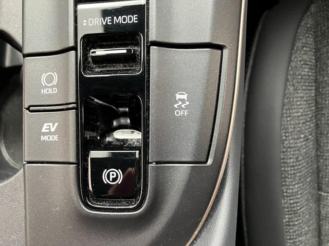 クラウンクロスオーバー Ｇアドバンスド　４ＷＤ　トヨタセーフティセンス　ヘッドアップディスプレイ　レーダークルコン　ブラインドスポットモニター　全周囲モニター　ディスプレイオーディオ　純正ドラレコ　ＥＴＣ２．０　パワーバックドア（19枚目）