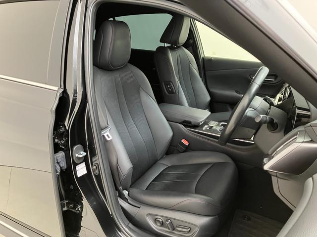 クラウンハイブリッド ＲＳ　トヨタセーフティセンス　レーダークルコン　ブラインドスポットモニター　ディスプレイオーディオナビ　ＣＤ＆ＤＶＤ再生　フルセグＴＶ　ＥＴＣ２．０　バックモニター　シートヒーター　ＬＥＤヘッドライト（25枚目）