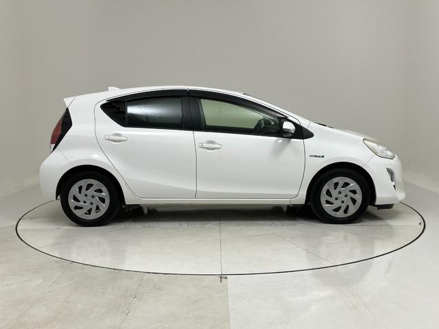 アクア Ｓ　純正メモリーナビ　キーレスエントリー　ＥＴＣ２．０　ＣＤ＆ＤＶＤ再生　フルセグＴＶ　Ｂｌｕｅｔｏｏｔｈ接続　オートエアコン　アイドリングストップ　１年間走行距離無制限保証（30枚目）