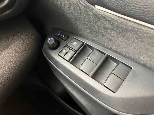 ヤリス ハイブリッドＸ　トヨタセーフティセンス　ディスプレイオーディオナビ　Ｂｌｕｅｔｏｏｔｈ接続　レーダークルーズコントロール　キーレスエントリー　ＥＴＣ　オートエアコン　１年間走行距離無制限保証（12枚目）