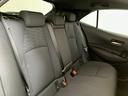 後部座席のスペースもしっかり確保しております。大人の方が乗るにも十分で、チャイルドシートをつけてもお子様の乗り降りもラクラクです。長時間ドライブも疲れにくそうですね。