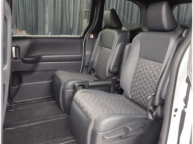 ヴォクシー ハイブリッドS-Z パワーウィンドウ DVD再生機能 インテリキー 横滑防止装置 地デジTV アクティブクルーズコントロール フルオートエアコン リアカメラ エアバッグ ABS 100V充電 ナビTV WAC キーレス(18枚目)