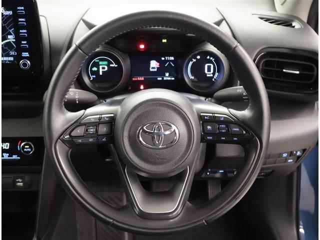 ヤリスクロス ハイブリッドＧ　ＥＳＣ　メディアプレイヤー接続　点検記録簿　衝突軽減　ナビ＆ＴＶ　フルセグ　盗難防止装置　スマートキー　キーレス　ＥＴＣ　オートエアコン　オートクルーズコントロール　バックカメラ　４ＷＤ　ＤＶＤ再生（6枚目）