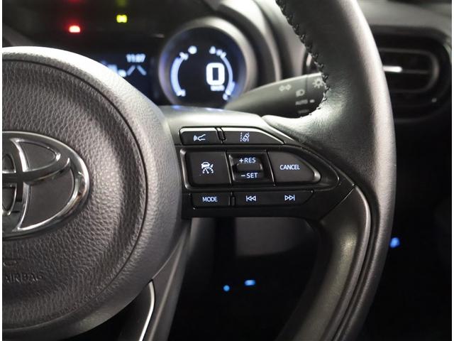 ヤリスクロス ハイブリッドＧ　ＥＳＣ　メディアプレイヤー接続　点検記録簿　衝突軽減　ナビ＆ＴＶ　フルセグ　盗難防止装置　スマートキー　キーレス　ＥＴＣ　オートエアコン　オートクルーズコントロール　バックカメラ　４ＷＤ　ＤＶＤ再生（8枚目）