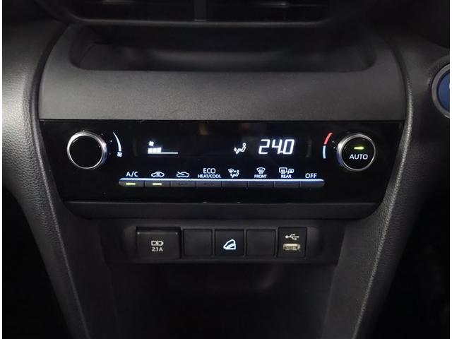 ヤリスクロス ハイブリッドＧ　ＥＳＣ　メディアプレイヤー接続　点検記録簿　衝突軽減　ナビ＆ＴＶ　フルセグ　盗難防止装置　スマートキー　キーレス　ＥＴＣ　オートエアコン　オートクルーズコントロール　バックカメラ　４ＷＤ　ＤＶＤ再生（14枚目）