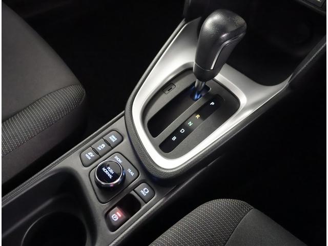 ヤリスクロス ハイブリッドＧ　ＥＳＣ　メディアプレイヤー接続　点検記録簿　衝突軽減　ナビ＆ＴＶ　フルセグ　盗難防止装置　スマートキー　キーレス　ＥＴＣ　オートエアコン　オートクルーズコントロール　バックカメラ　４ＷＤ　ＤＶＤ再生（15枚目）