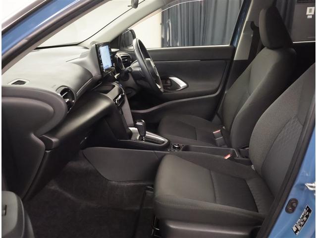 ヤリスクロス ハイブリッドＧ　ＥＳＣ　メディアプレイヤー接続　点検記録簿　衝突軽減　ナビ＆ＴＶ　フルセグ　盗難防止装置　スマートキー　キーレス　ＥＴＣ　オートエアコン　オートクルーズコントロール　バックカメラ　４ＷＤ　ＤＶＤ再生（20枚目）