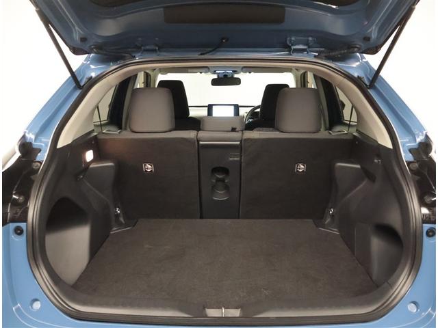 ヤリスクロス ハイブリッドＧ　ＥＳＣ　メディアプレイヤー接続　点検記録簿　衝突軽減　ナビ＆ＴＶ　フルセグ　盗難防止装置　スマートキー　キーレス　ＥＴＣ　オートエアコン　オートクルーズコントロール　バックカメラ　４ＷＤ　ＤＶＤ再生（22枚目）