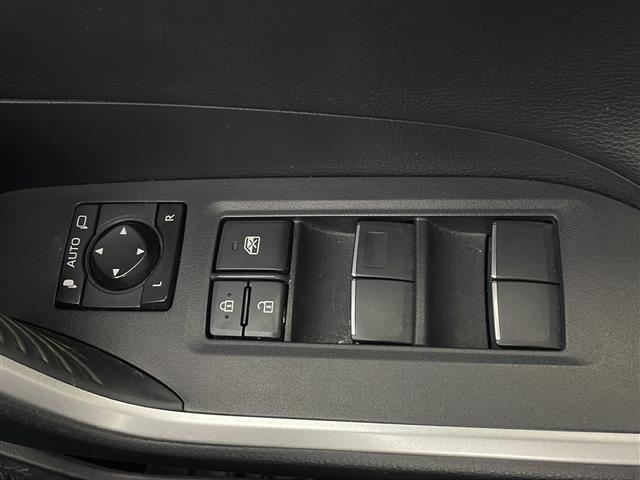 ＲＡＶ４ Ｇ　Ｚパッケージ　純正ナビ　フルセグＴＶ　ＥＴＣ　禁煙車　前後ドラレコ　バックモニター　オートリアゲート　運転席パワーシート　前席シートヒーター　ステアリングヒーター　デジタルインナーミラー　ＢＳＭ　フロントフォグ（3枚目）