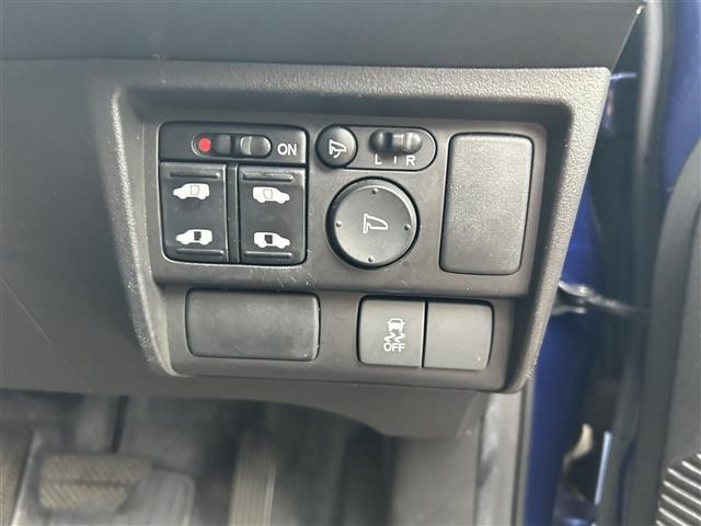 フリード Ｇ　プレミアムエディション　フルセグＴＶ　フリップダウンモニター　ハーフレザー　両側パワースライドドア　Ｂｌｕｅｔｏｏｔｈ接続　スマートキー　ＥＴＣ　ウィンカーミラー　オートライト　３列シート（4枚目）