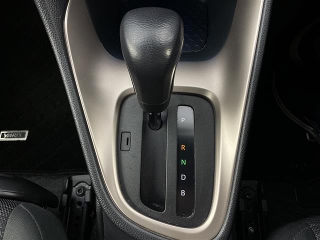 ヤリス Ｚ　純正ディスプレイオーディオ　　衝突被害軽減ブレーキ　ドラレコ　Ｂｌｕｅｔｏｏｔｈ　スマートキー　シートヒーター　レーダークルーズ　コーナーセンサー　レーンキープ　ウィンカーミラー　プッシュスタート（11枚目）
