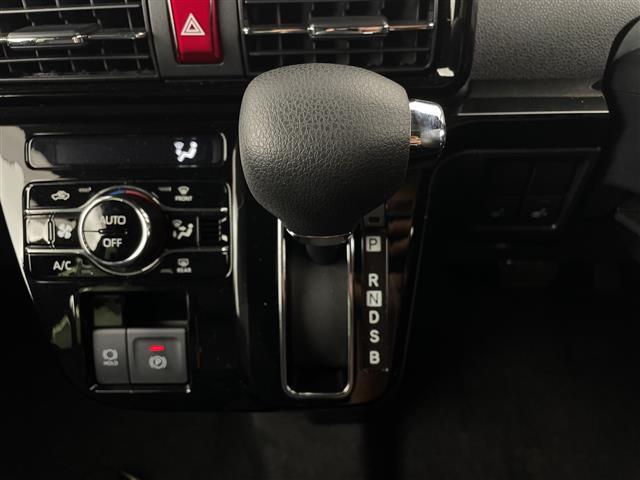 気になる車はすぐにお問い合わせください！画面右側の００６６から始まる無料ダイヤルからお問い合わせ下さい！専門スタッフがお車のご質問にお答えいたします！