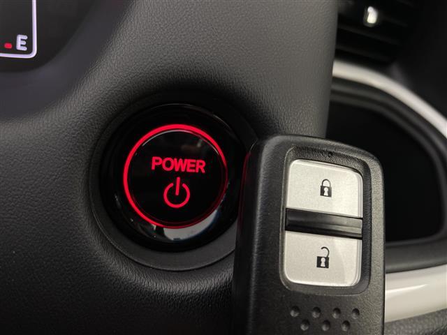 フィット ｅ：ＨＥＶホーム　純正ＳＤナビ　衝突被害軽減ブレーキ　ＬＥＤヘッドライト　バックモニター　フルセグＴＶ　ドラレコ　Ｂｌｕｅｔｏｏｔｈ　スマートキー　ＥＴＣ　レーダークルーズ　コーナーセンサー　レーンキープ　ＤＶＤ（8枚目）