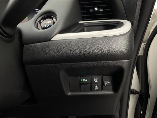 フィット ｅ：ＨＥＶホーム　純正ＳＤナビ　衝突被害軽減ブレーキ　ＬＥＤヘッドライト　バックモニター　フルセグＴＶ　ドラレコ　Ｂｌｕｅｔｏｏｔｈ　スマートキー　ＥＴＣ　レーダークルーズ　コーナーセンサー　レーンキープ　ＤＶＤ（9枚目）