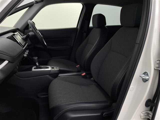 フィット ｅ：ＨＥＶホーム　純正ＳＤナビ　衝突被害軽減ブレーキ　ＬＥＤヘッドライト　バックモニター　フルセグＴＶ　ドラレコ　Ｂｌｕｅｔｏｏｔｈ　スマートキー　ＥＴＣ　レーダークルーズ　コーナーセンサー　レーンキープ　ＤＶＤ（11枚目）