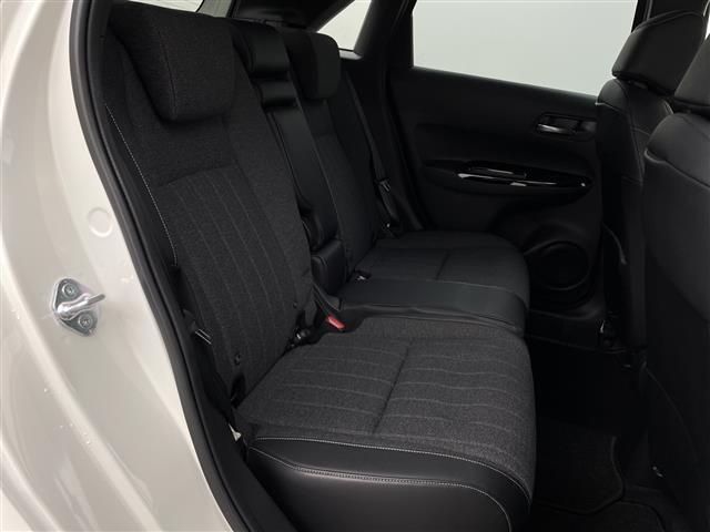 フィット ｅ：ＨＥＶホーム　純正ＳＤナビ　衝突被害軽減ブレーキ　ＬＥＤヘッドライト　バックモニター　フルセグＴＶ　ドラレコ　Ｂｌｕｅｔｏｏｔｈ　スマートキー　ＥＴＣ　レーダークルーズ　コーナーセンサー　レーンキープ　ＤＶＤ（12枚目）