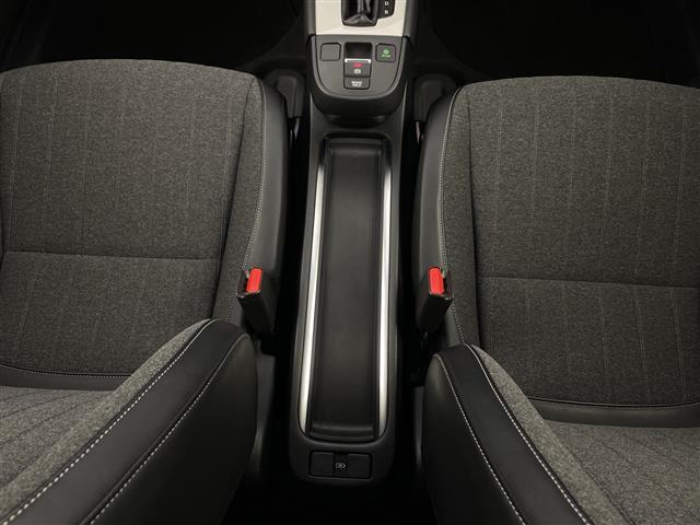 フィット ｅ：ＨＥＶホーム　純正ＳＤナビ　衝突被害軽減ブレーキ　ＬＥＤヘッドライト　バックモニター　フルセグＴＶ　ドラレコ　Ｂｌｕｅｔｏｏｔｈ　スマートキー　ＥＴＣ　レーダークルーズ　コーナーセンサー　レーンキープ　ＤＶＤ（14枚目）