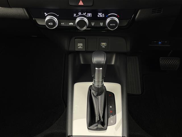 フィット ｅ：ＨＥＶホーム　純正ＳＤナビ　衝突被害軽減ブレーキ　ＬＥＤヘッドライト　バックモニター　フルセグＴＶ　ドラレコ　Ｂｌｕｅｔｏｏｔｈ　スマートキー　ＥＴＣ　レーダークルーズ　コーナーセンサー　レーンキープ　ＤＶＤ（16枚目）