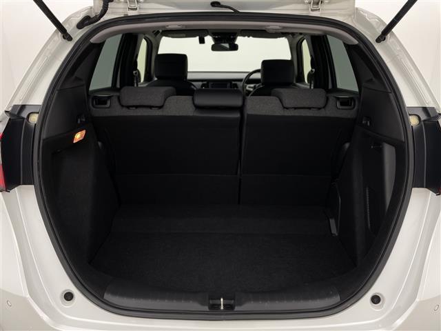 フィット ｅ：ＨＥＶホーム　純正ＳＤナビ　衝突被害軽減ブレーキ　ＬＥＤヘッドライト　バックモニター　フルセグＴＶ　ドラレコ　Ｂｌｕｅｔｏｏｔｈ　スマートキー　ＥＴＣ　レーダークルーズ　コーナーセンサー　レーンキープ　ＤＶＤ（18枚目）