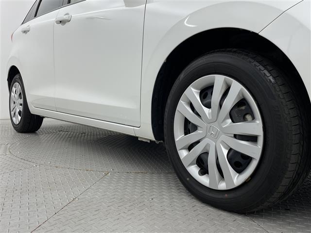 フィット ｅ：ＨＥＶホーム　純正ＳＤナビ　衝突被害軽減ブレーキ　ＬＥＤヘッドライト　バックモニター　フルセグＴＶ　ドラレコ　Ｂｌｕｅｔｏｏｔｈ　スマートキー　ＥＴＣ　レーダークルーズ　コーナーセンサー　レーンキープ　ＤＶＤ（40枚目）