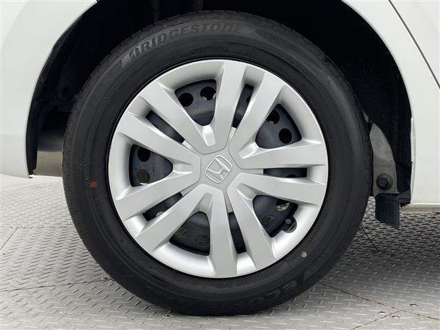 フィット ｅ：ＨＥＶホーム　純正ＳＤナビ　衝突被害軽減ブレーキ　ＬＥＤヘッドライト　バックモニター　フルセグＴＶ　ドラレコ　Ｂｌｕｅｔｏｏｔｈ　スマートキー　ＥＴＣ　レーダークルーズ　コーナーセンサー　レーンキープ　ＤＶＤ（41枚目）