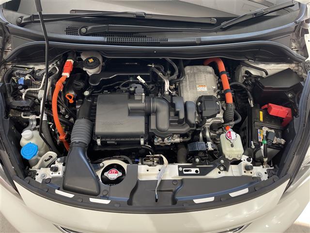 フィット ｅ：ＨＥＶホーム　純正ＳＤナビ　衝突被害軽減ブレーキ　ＬＥＤヘッドライト　バックモニター　フルセグＴＶ　ドラレコ　Ｂｌｕｅｔｏｏｔｈ　スマートキー　ＥＴＣ　レーダークルーズ　コーナーセンサー　レーンキープ　ＤＶＤ（42枚目）