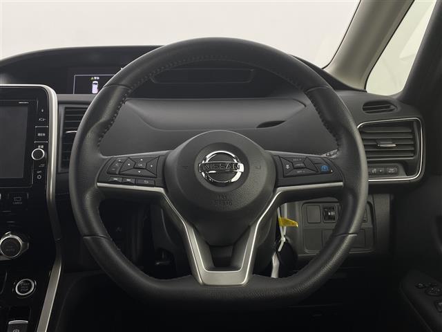 セレナ ハイウェイスター プロパイロット 純正9インチナビ アラウンドビューモニター 衝突被害軽減ブレーキ デジタルインナーミラー フリップダウンモニター レーダークルーズ LEDヘッドライト バックモニター スマートキー(3枚目)