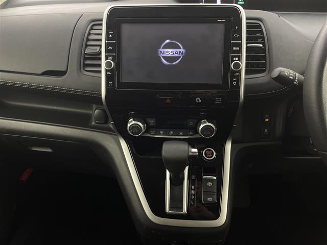 セレナ ハイウェイスター プロパイロット 純正9インチナビ アラウンドビューモニター 衝突被害軽減ブレーキ デジタルインナーミラー フリップダウンモニター レーダークルーズ LEDヘッドライト バックモニター スマートキー(16枚目)