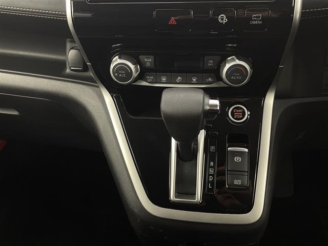 セレナ ハイウェイスター プロパイロット 純正9インチナビ アラウンドビューモニター 衝突被害軽減ブレーキ デジタルインナーミラー フリップダウンモニター レーダークルーズ LEDヘッドライト バックモニター スマートキー(17枚目)