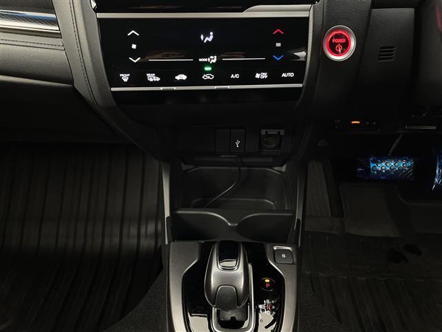 フィットハイブリッド Ｓ　ホンダセンシング　純正ＳＤナビ　衝突被害軽減ブレーキ　ＬＥＤヘッドライト　バックモニター　フルセグＴＶ　ドラレコ　Ｂｌｕｅｔｏｏｔｈ　スマートキー　ＥＴＣ　レーダークルーズ　レーンキープ　ＤＶＤ　純正アルミ（15枚目）