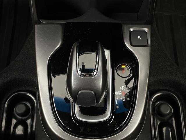 フィットハイブリッド Ｓ　ホンダセンシング　純正ＳＤナビ　衝突被害軽減ブレーキ　ＬＥＤヘッドライト　バックモニター　フルセグＴＶ　ドラレコ　Ｂｌｕｅｔｏｏｔｈ　スマートキー　ＥＴＣ　レーダークルーズ　レーンキープ　ＤＶＤ　純正アルミ（16枚目）