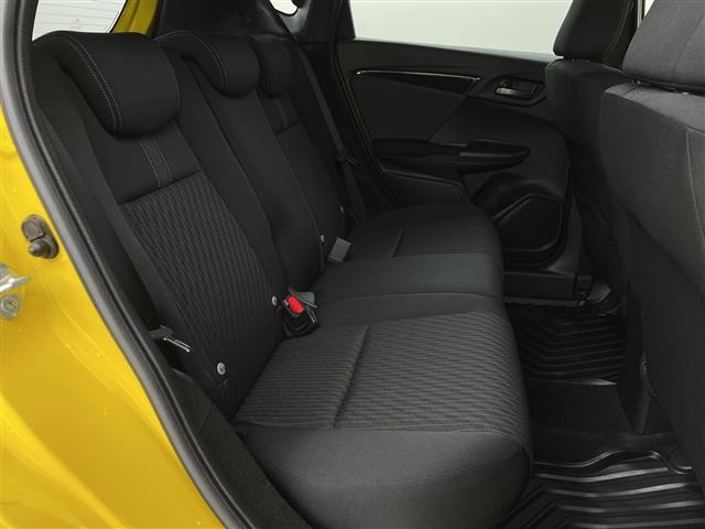 フィットハイブリッド Ｓ　ホンダセンシング　純正ＳＤナビ　衝突被害軽減ブレーキ　ＬＥＤヘッドライト　バックモニター　フルセグＴＶ　ドラレコ　Ｂｌｕｅｔｏｏｔｈ　スマートキー　ＥＴＣ　レーダークルーズ　レーンキープ　ＤＶＤ　純正アルミ（19枚目）