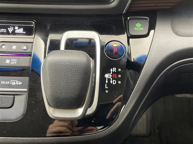 フリード+ハイブリッド ハイブリッド・クロスター 両側パワースライド バックモニター 純正ナビ 衝突被害軽減ブレーキ LEDヘッドライト フルセグTV ドラレコ Bluetooth スマートキー シートヒーター ETC ルーフレール レーダークルーズ(11枚目)