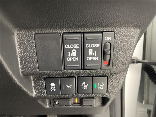 フリード+ハイブリッド ハイブリッド・クロスター 両側パワースライド バックモニター 純正ナビ 衝突被害軽減ブレーキ LEDヘッドライト フルセグTV ドラレコ Bluetooth スマートキー シートヒーター ETC ルーフレール レーダークルーズ(16枚目)