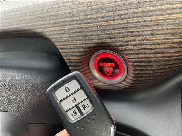 フリード+ハイブリッド ハイブリッド・クロスター 両側パワースライド バックモニター 純正ナビ 衝突被害軽減ブレーキ LEDヘッドライト フルセグTV ドラレコ Bluetooth スマートキー シートヒーター ETC ルーフレール レーダークルーズ(17枚目)