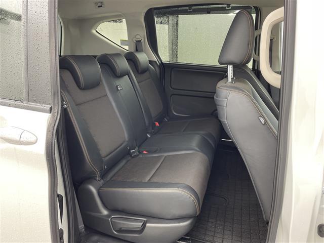 フリード+ハイブリッド ハイブリッド・クロスター 両側パワースライド バックモニター 純正ナビ 衝突被害軽減ブレーキ LEDヘッドライト フルセグTV ドラレコ Bluetooth スマートキー シートヒーター ETC ルーフレール レーダークルーズ(25枚目)