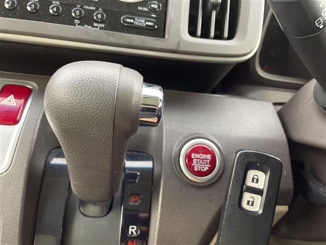 N-ONE G・Lパッケージ 4WD LEDヘッドライト スマートキー 純正オーディオ プッシュスタート ミラーヒーター ウィンカーミラー 電格ミラー スペアキー アイドリングストップ 冬タイヤ 純正フロアマット シガーソケット(8枚目)