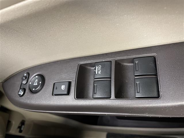 N-ONE G・Lパッケージ 4WD LEDヘッドライト スマートキー 純正オーディオ プッシュスタート ミラーヒーター ウィンカーミラー 電格ミラー スペアキー アイドリングストップ 冬タイヤ 純正フロアマット シガーソケット(11枚目)