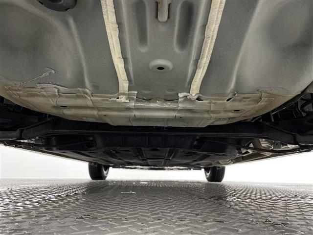 フィットハイブリッド Ｓパッケージ　ＬＥＤヘッドライト　フルセグＴＶ　ＳＤナビ　ＥＴＣ　Ｂｌｕｅｔｏｏｔｈ　スマートキー　クルーズコントロール　ＤＶＤ　純正アルミ　ウィンカーミラー　プッシュスタート　パドルシフト　冬タイヤ　スペアキー（2枚目）