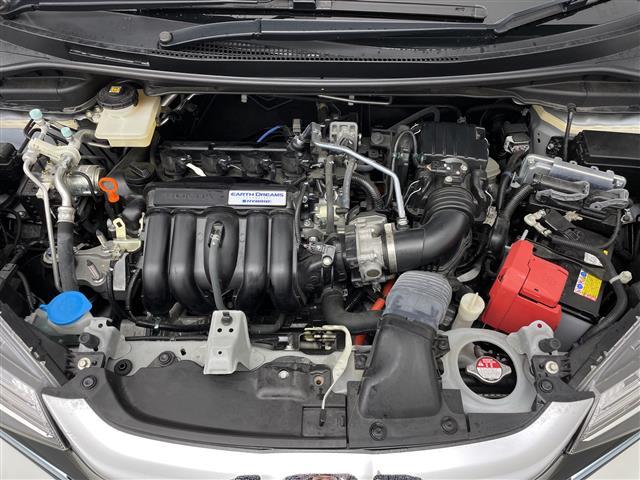 フィットハイブリッド Ｓパッケージ　ＬＥＤヘッドライト　フルセグＴＶ　ＳＤナビ　ＥＴＣ　Ｂｌｕｅｔｏｏｔｈ　スマートキー　クルーズコントロール　ＤＶＤ　純正アルミ　ウィンカーミラー　プッシュスタート　パドルシフト　冬タイヤ　スペアキー（3枚目）