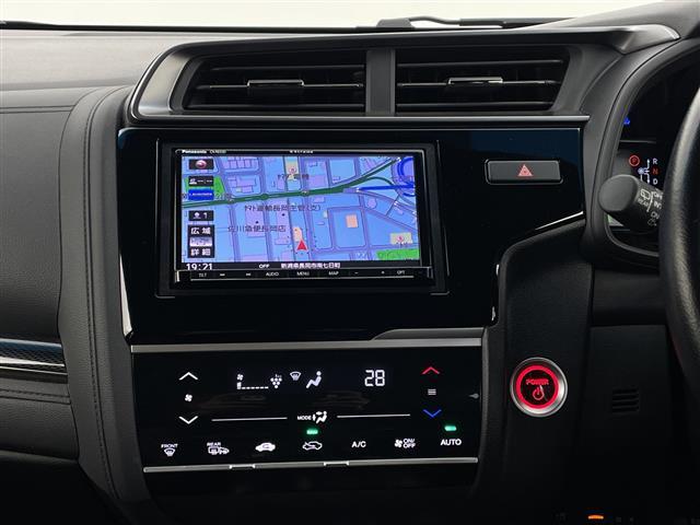 フィットハイブリッド Ｓパッケージ　ＬＥＤヘッドライト　フルセグＴＶ　ＳＤナビ　ＥＴＣ　Ｂｌｕｅｔｏｏｔｈ　スマートキー　クルーズコントロール　ＤＶＤ　純正アルミ　ウィンカーミラー　プッシュスタート　パドルシフト　冬タイヤ　スペアキー（8枚目）