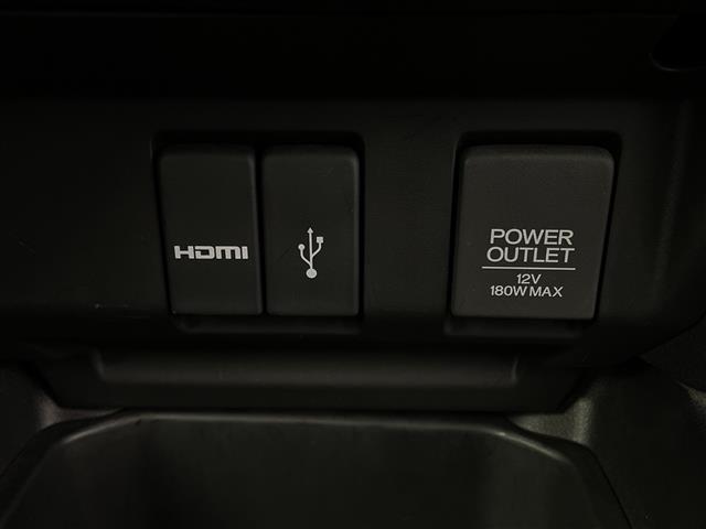 フィットハイブリッド Ｓパッケージ　ＬＥＤヘッドライト　フルセグＴＶ　ＳＤナビ　ＥＴＣ　Ｂｌｕｅｔｏｏｔｈ　スマートキー　クルーズコントロール　ＤＶＤ　純正アルミ　ウィンカーミラー　プッシュスタート　パドルシフト　冬タイヤ　スペアキー（11枚目）